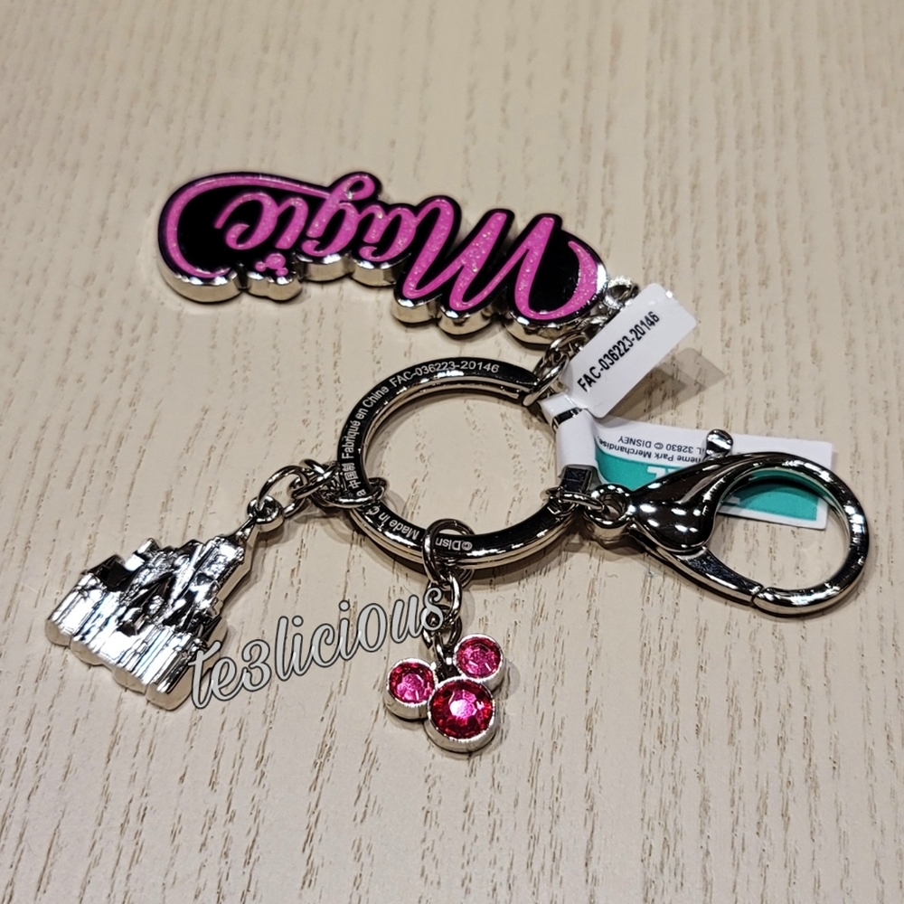 DISNEY PARKS MAGIC KEYCHAIN - Picture 4 of 4